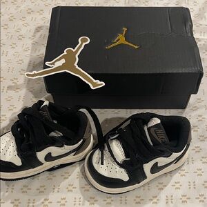 Nike baby Black and White Sneakers